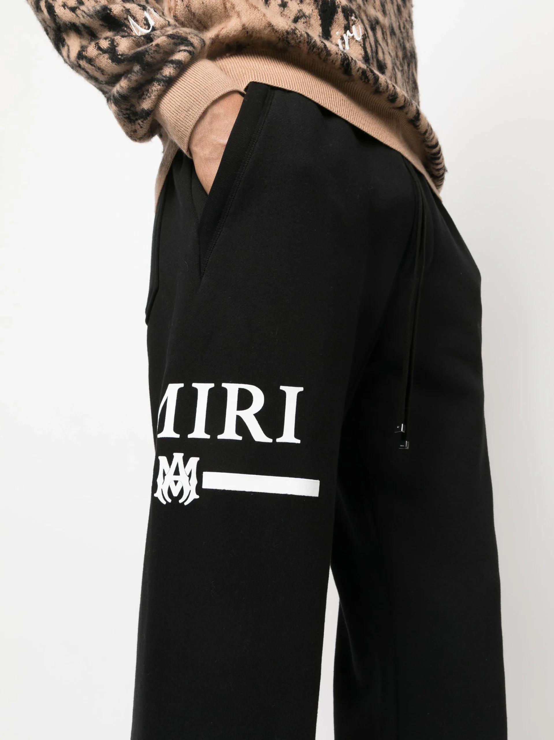 19975577_51004114_2048